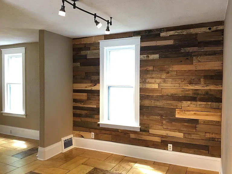 Pallet accent wall in Dining Room.