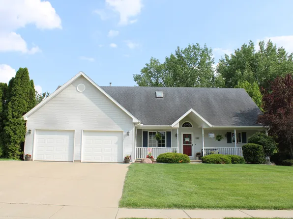 30 Kirkwood Dr, Clinton, IL 61727