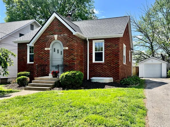 929 S 5th St, Belleville, IL 62220