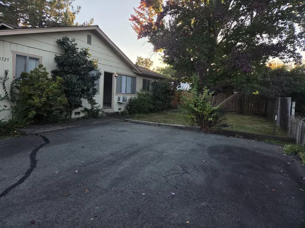 1325 SW Jordan St #A, Grants Pass, OR 97526