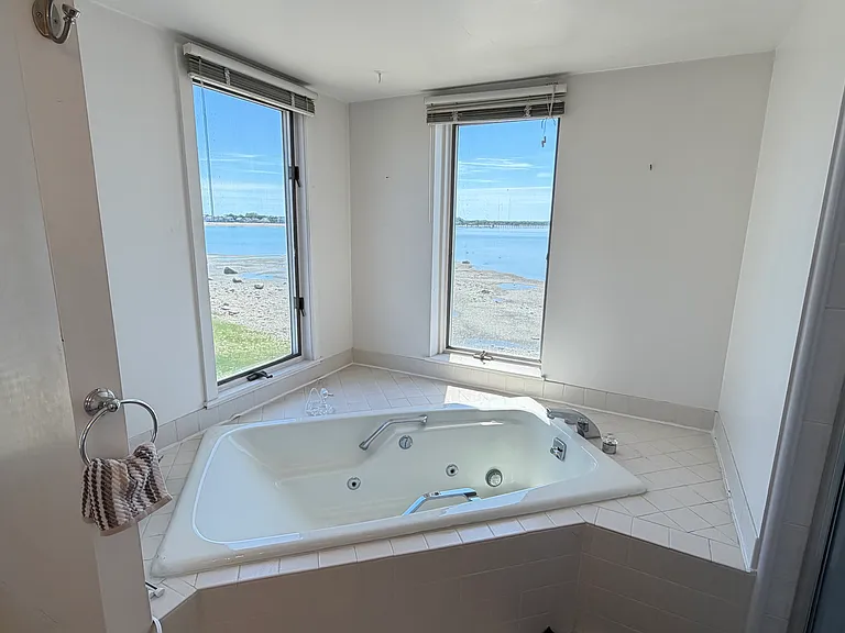 1 Commodore Ct #201 — Photo 6