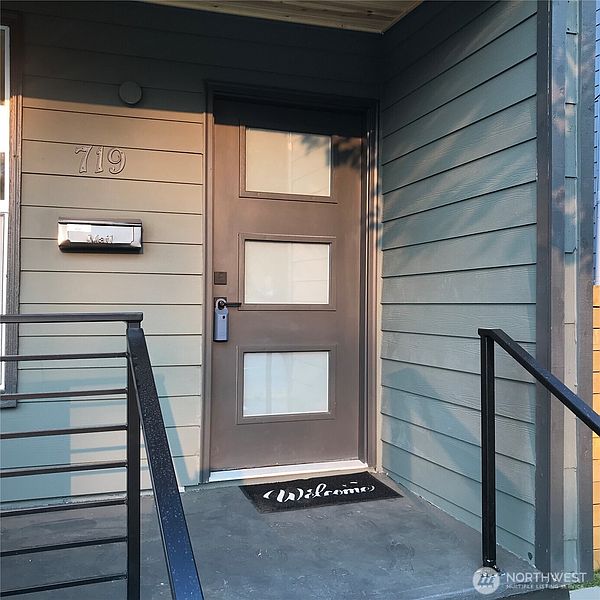 4th image of 719 S Spraque Ave