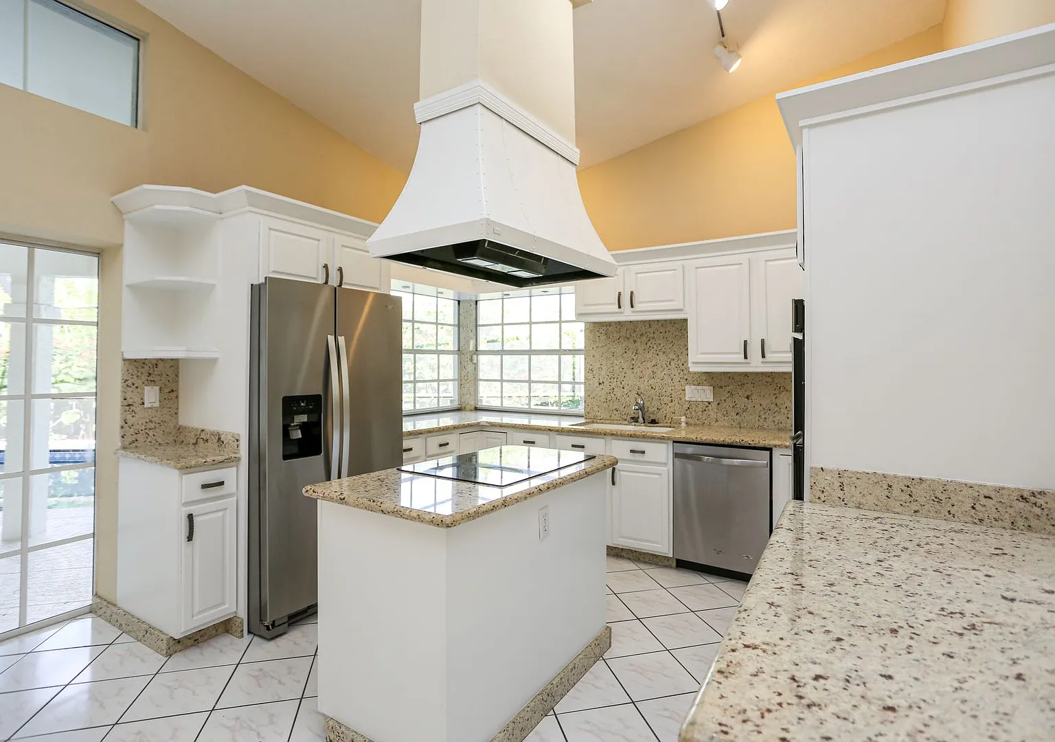 **Ask About The Two Weeks Free**Moon Lake Great Location Single Family Home With Pool Lake View U... — Photo 1