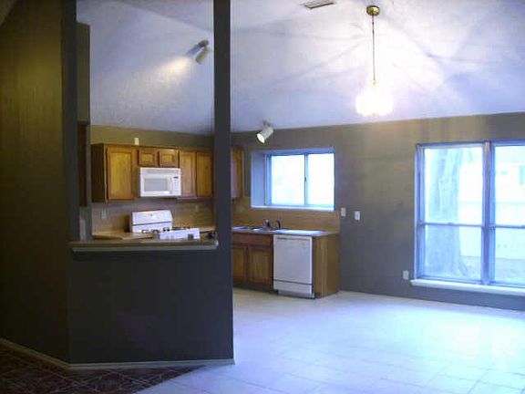 4th image of 2052 Hickory Glen Dr