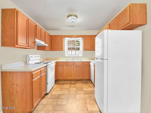 5th image of 117 Foxlair Dr