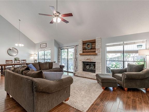 3rd image of 204 Sycamore Dr