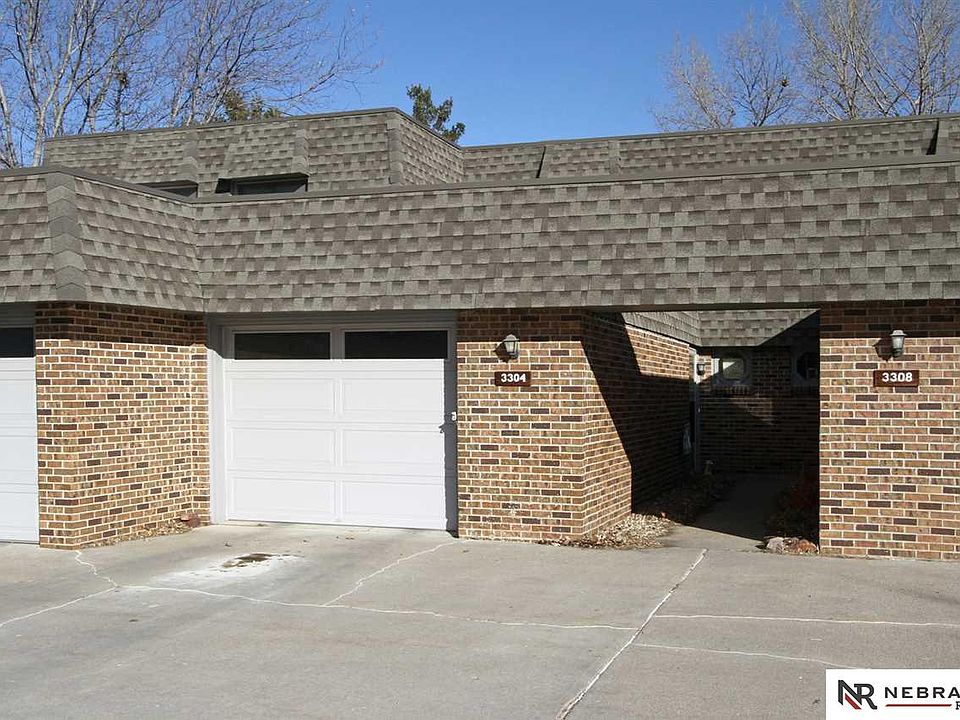 1st image of 3304 Neerpark Dr