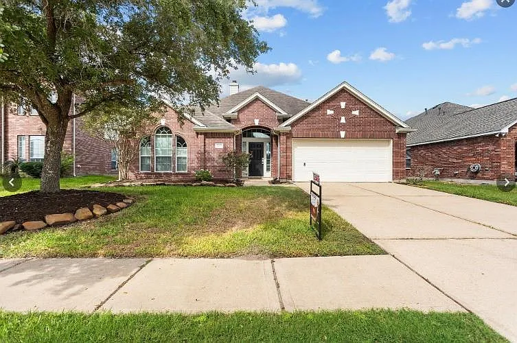 8817 Sunforest Ln