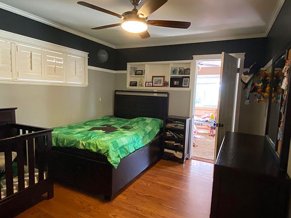 3rd image of 5607 Madra Ave
