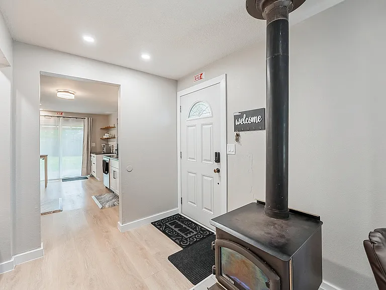 8419 Quinault Dr NE — Photo 6