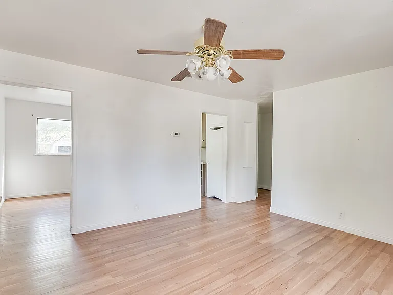 344 NW Renfro St — Photo 15