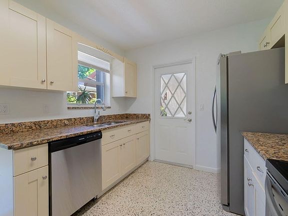 2nd image of 5324 Lake Osborne Dr