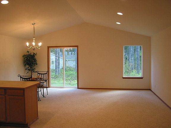3rd image of 18329 Lofty Ct SE