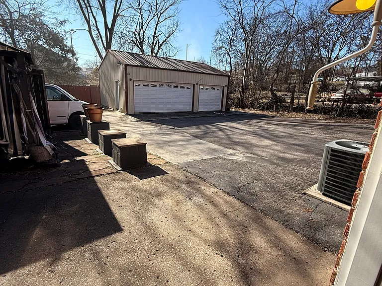 237 Eisenhower Dr — Photo 22