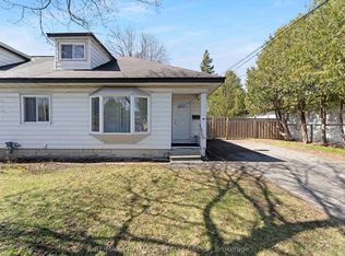 984 Miss Ottawa St, Ottawa, ON K1J 7B1