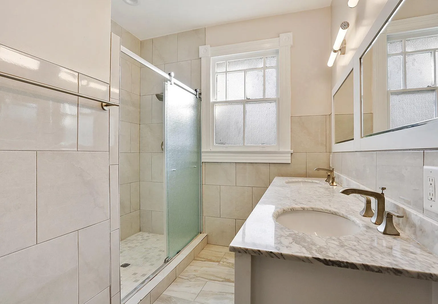 2735 Octavia St — Photo 3
