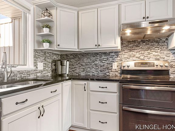 5th image of 17 Sherman Ave #18