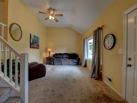3rd image of 18 Arthur Rd