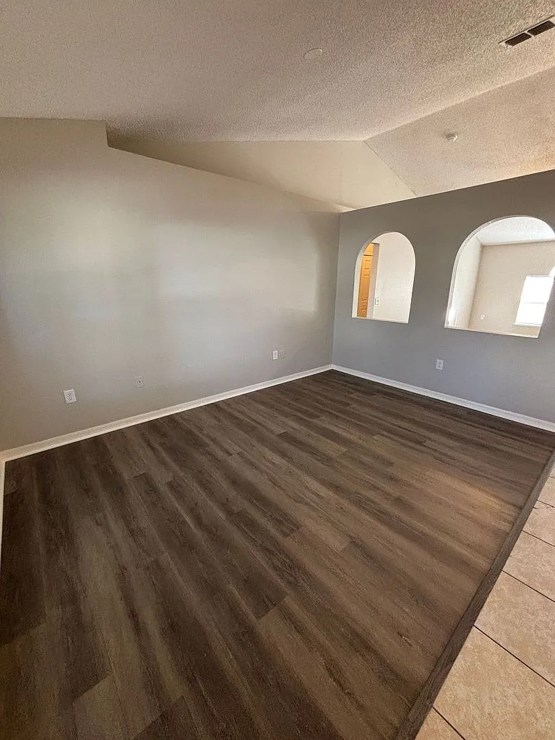 Charming Freshly Updated Home in Prime Poinciana Location! — Photo 4