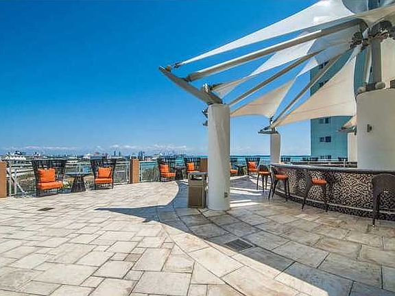 Gorgeous 2/2 located in the heart of downtown and upcoming Miami Worldcenter.