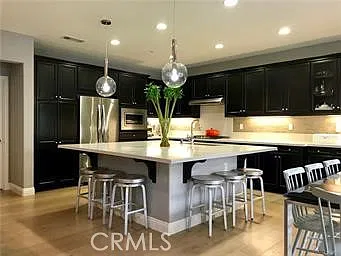 4 bed, 3.5 bath, 2123 sqft, $5,200 — Photo 2