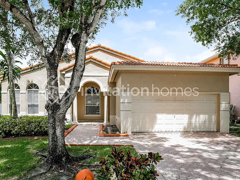 2345 SW 131st Ave — Photo 1