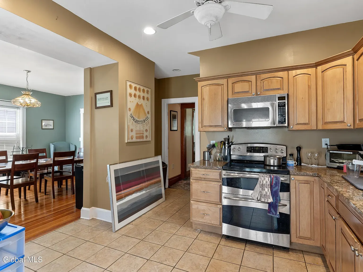 5 bed, 1798 sqft, $3,400 — Photo 3