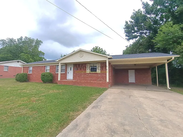 809 Thomas St — Photo 1
