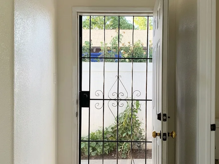 915 Alta St — Photo 2