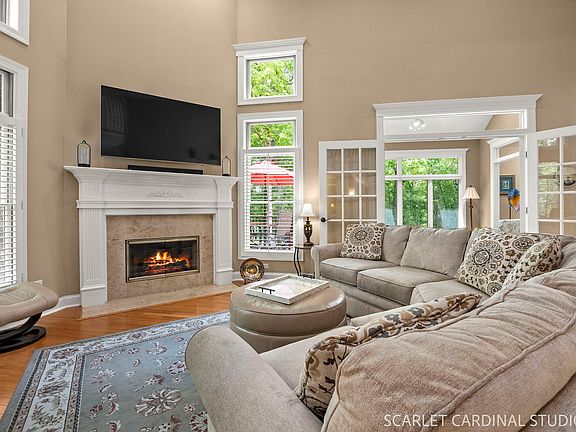 5th image of 1028 Crestwood Cir
