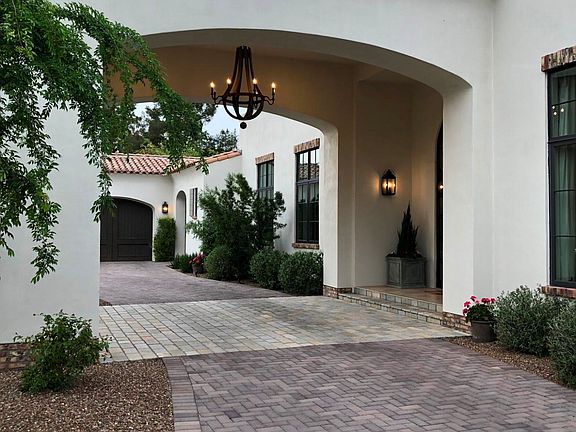 Porte-cochere