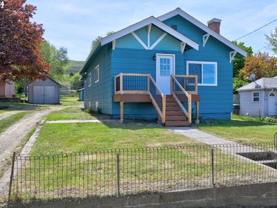 2302 E 10th St, The Dalles, OR, 97058