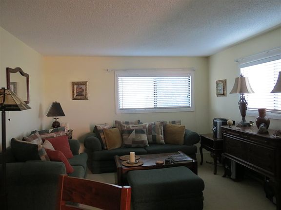 3rd image of 75 Park Ln APT D