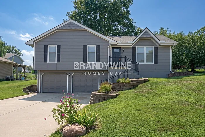 3 bed, 2.0 bath, 1562 sqft, $2,320 — Photo 2