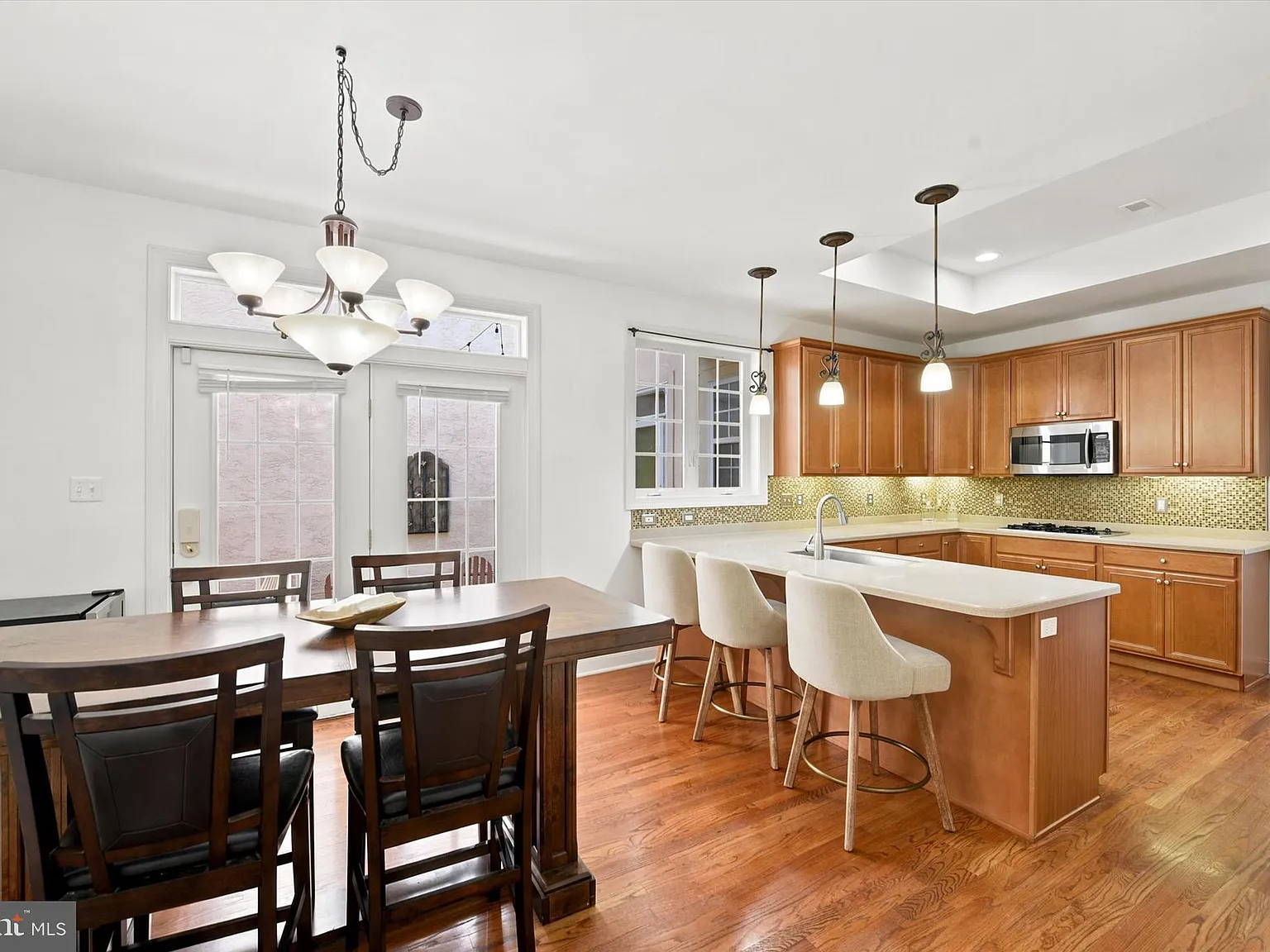 3 bed, 2.5 bath, 3167 sqft, $4,695 — Photo 3