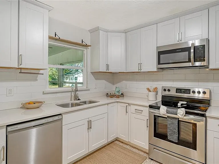 209 Briggs Ct — Photo 11