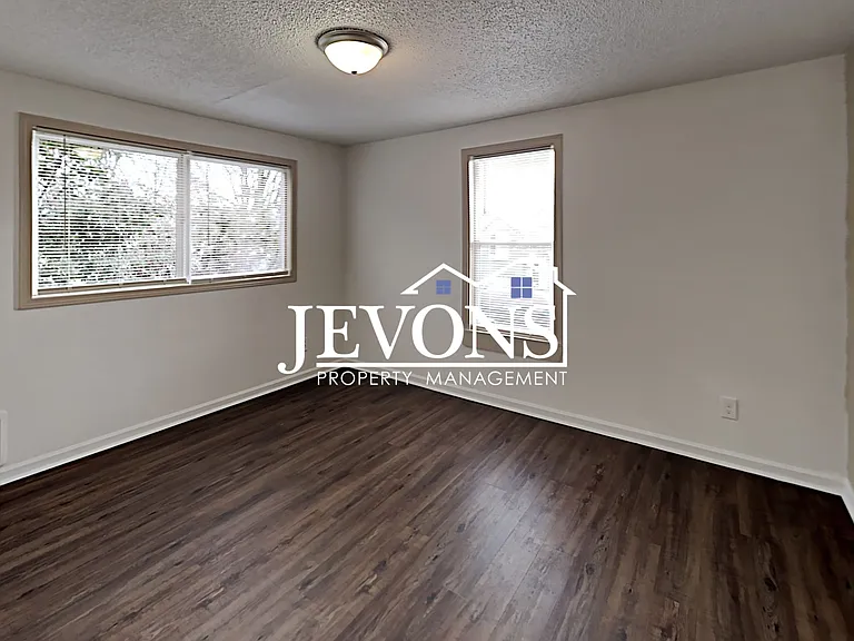2416 S I St — Photo 3
