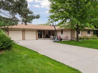 420 Santa Fe Cir, Chanhassen, MN 55317