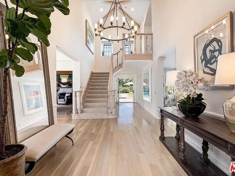 1075 Wallace Rdg — Photo 3