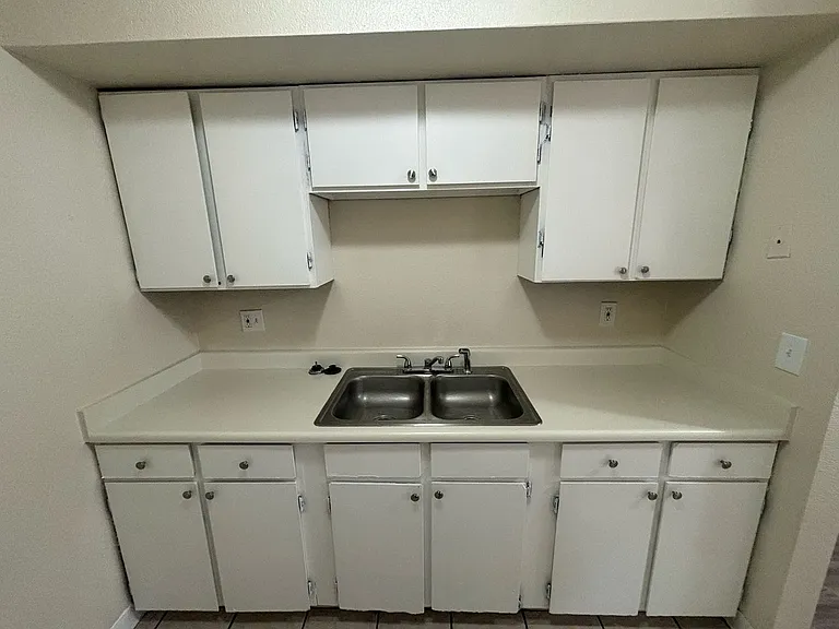 1008 Alvarado Dr SE — Photo 2
