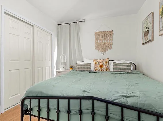 1207 E Minnezona Ave — Photo 19