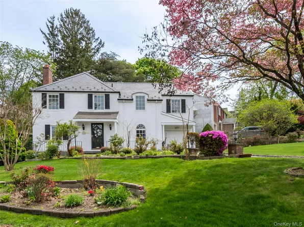 60 Mill Spring Road, Manhasset, NY 11030