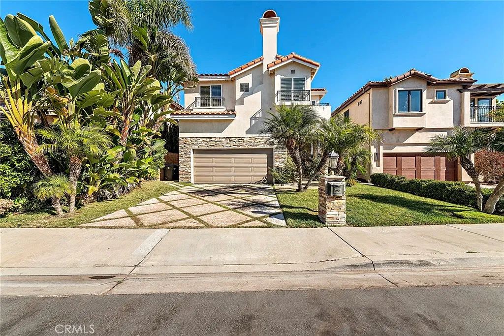 3 bed, 2.5 bath, 2826 sqft, $9,500 — Photo 1