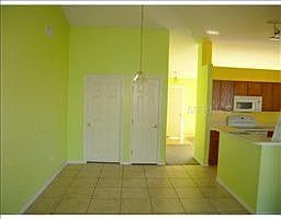 4th image of 815 Sierra Cir