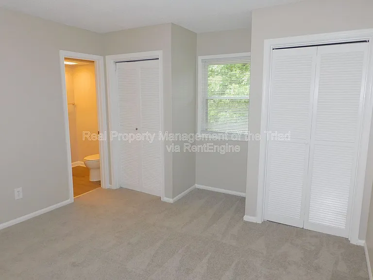 911 Tipperary Dr — Photo 5
