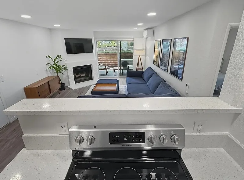 1 bed, 1.0 bath, 650 sqft, $2,350 — Photo 2