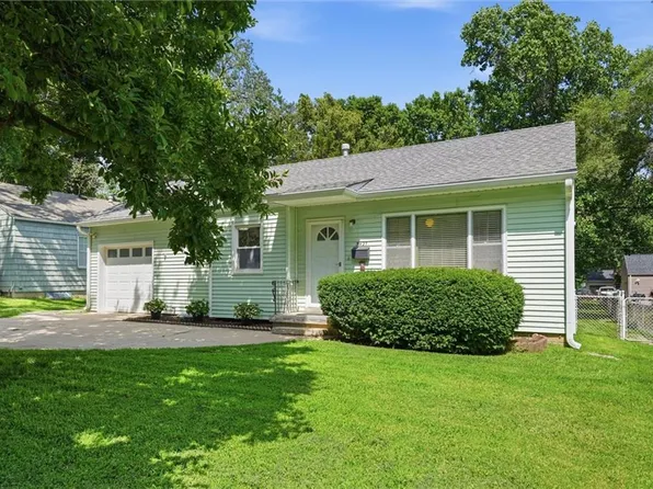 5427 Briar St, Roeland Park, KS 66205