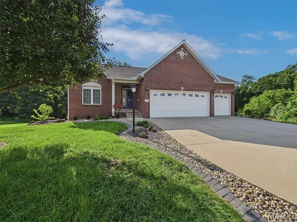5215 Willis Ave, Godfrey, IL 62035
