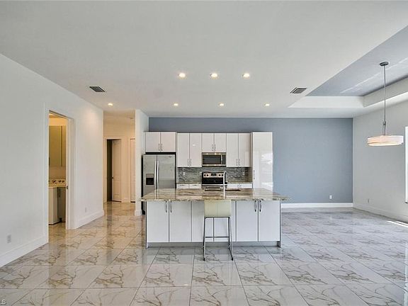 3rd image of 445 River Ct