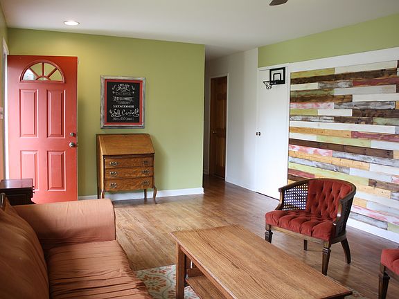 Living: can remove planks